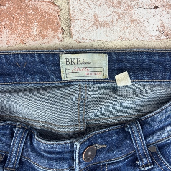 BKE Stella Bootcut Medium Wash Denim Blue Jeans Size 27L mid/low Rise denim - Picture 3 of 8